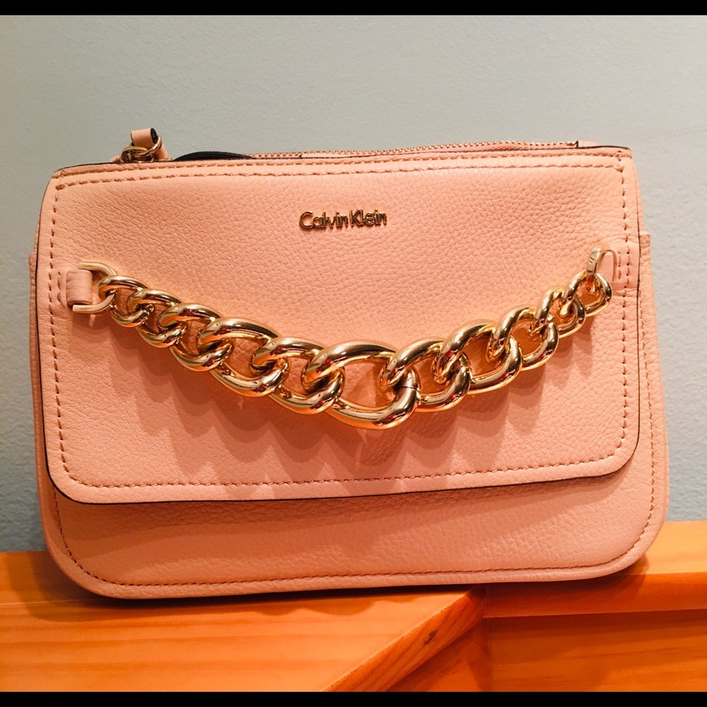 ⭐️⭐️2X. HOST PICK⭐️⭐️ NWT 💯% Authentic Calvin Klein Leather Crossbody